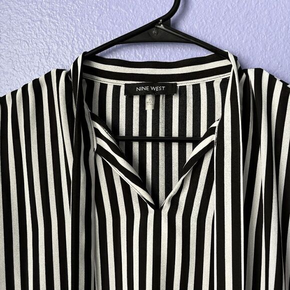 Women's Nine West Blouse Striped Tie-Neck Top Sleeveless Loose Fit V Neck XS - Picture 2 of 7